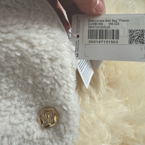 Lululemon Everywhere Belt Bag 1L *Fleece WhiteOpal/Gold - Picture 6 of 11